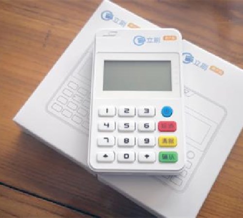 pos机刷储蓄卡是实时到账吗？